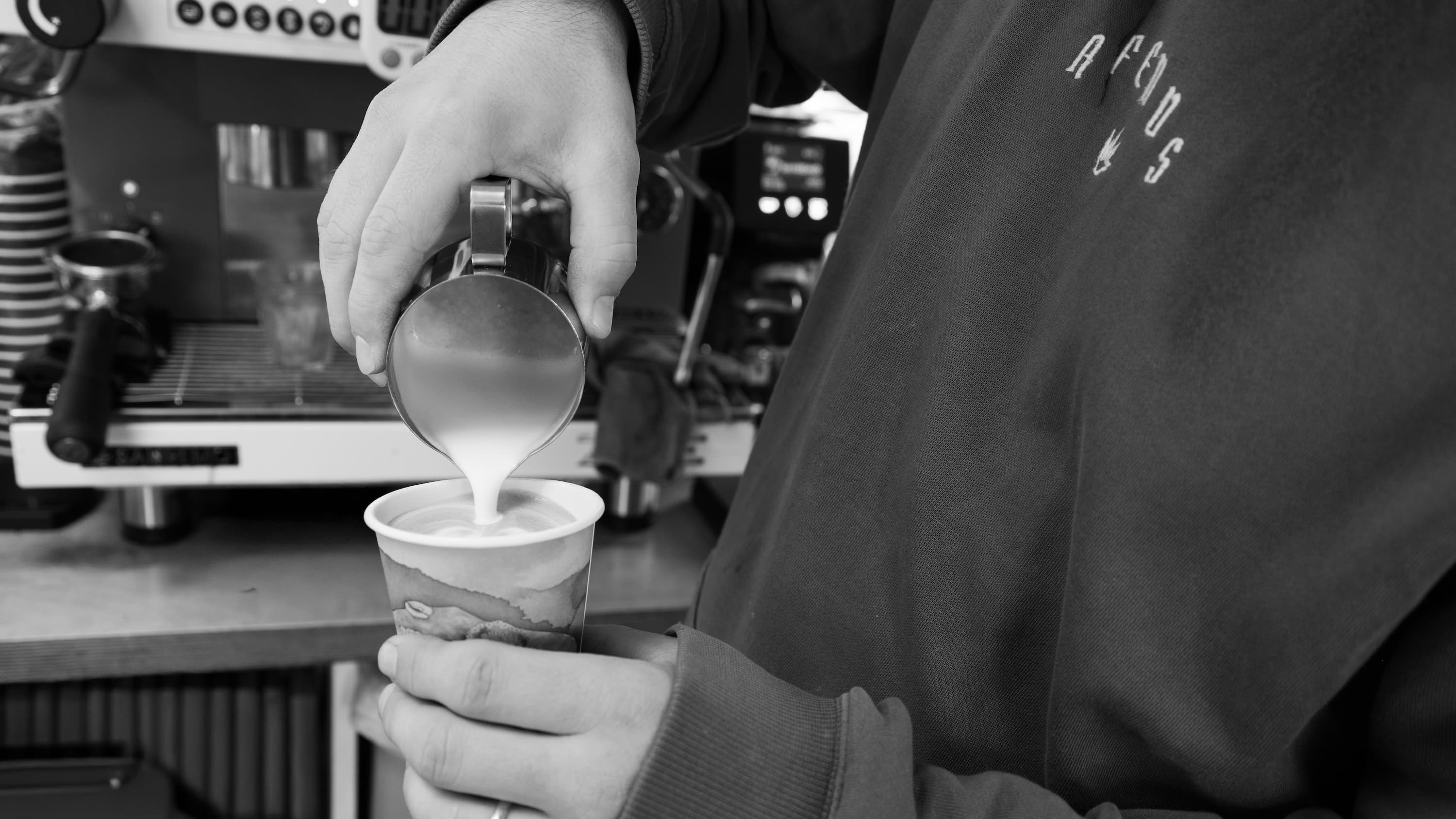 Dod Pouring a flat white